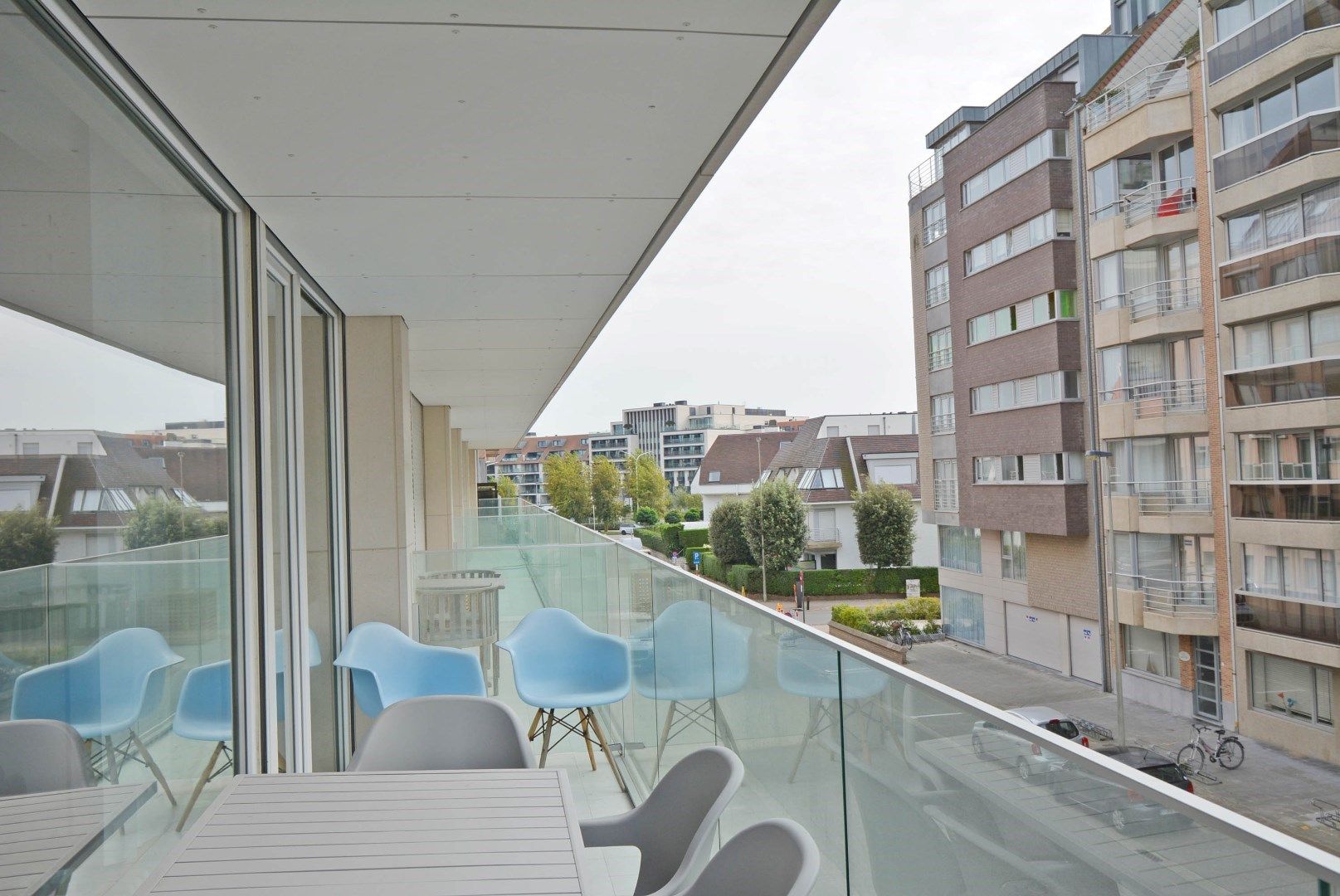 Ruim, gerenoveerd appartement met zonneterras en zijdelings zeezicht.  foto 12