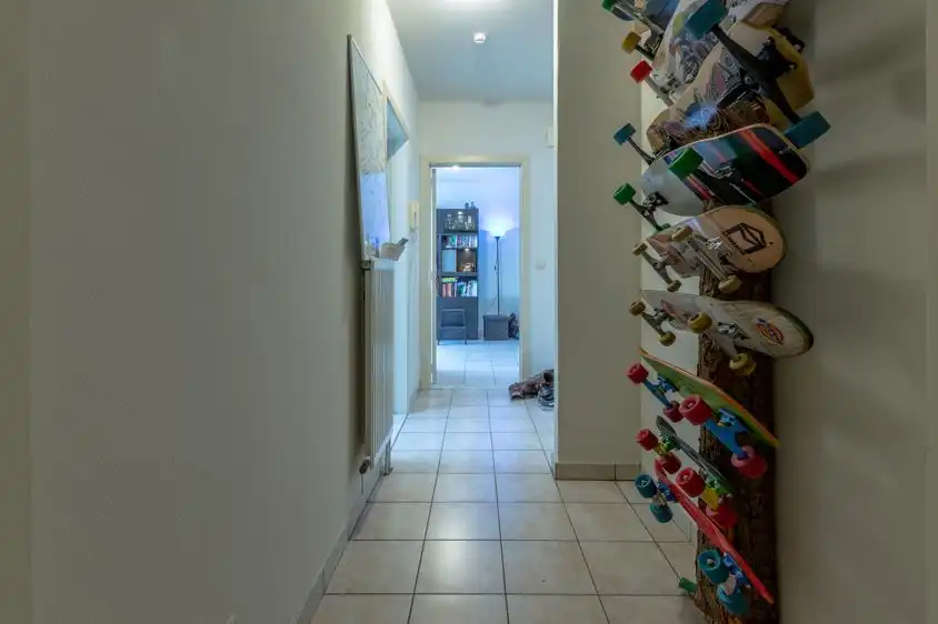 ZEER RUIM APPARTEMENT MET GARAGE, CENTRUM DIEST! foto 4