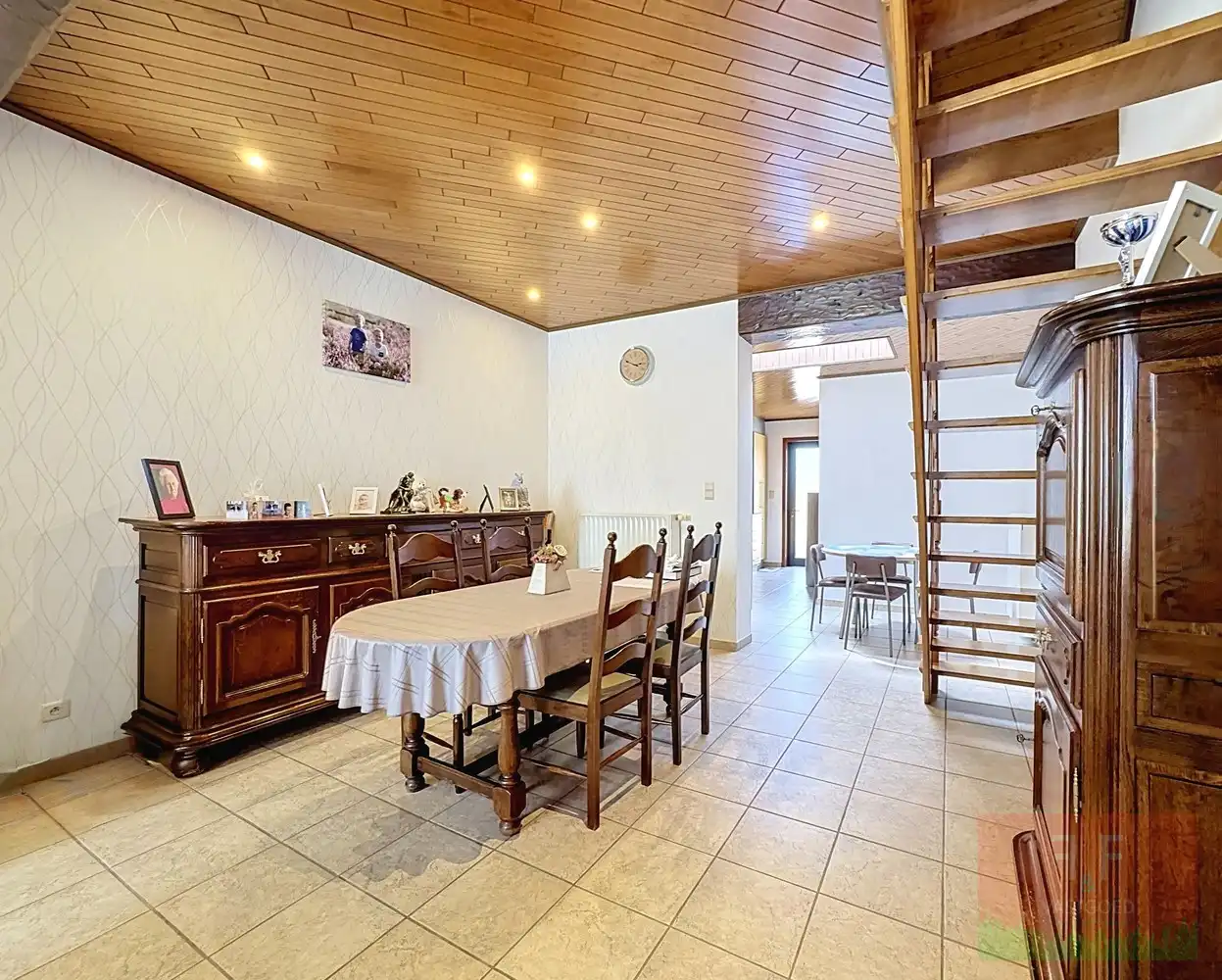 Instapklare energiezuinige gezinswoning met 3 slaapkamers en tuin te Sint-Lievens-Houtem foto 5
