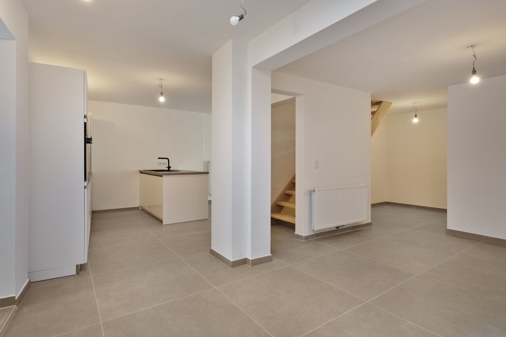 Recent gerenoveerde woning met groen zicht in Ruiselede foto 4