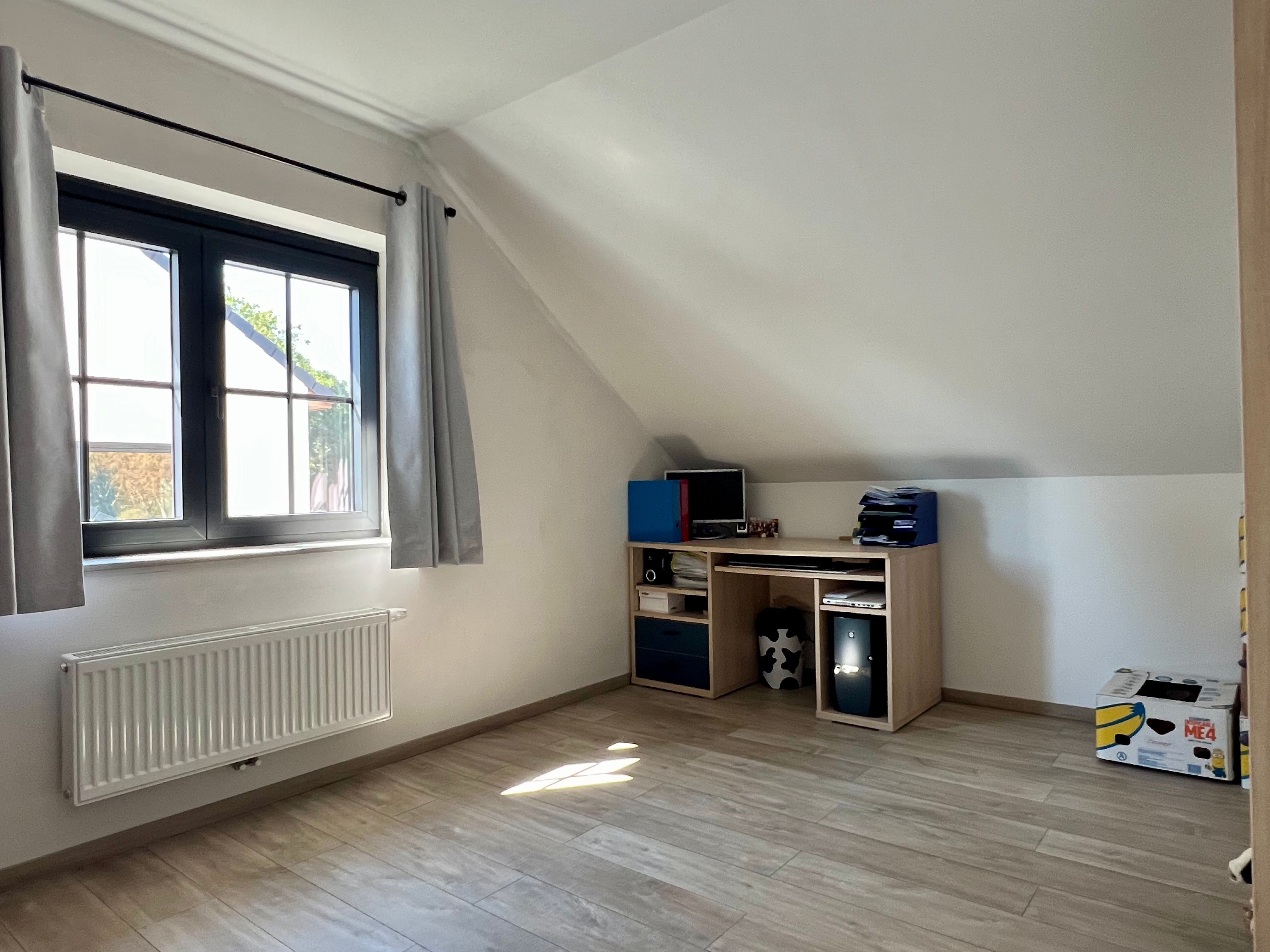 Haflopen nieuwbouwwoning met 3 ruime slaapkamers, oprit, carport, zonnige tuin, ... foto 9