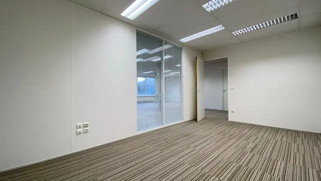 Instapklaar kantoor te huur in Brandstraat in Lokeren foto 3