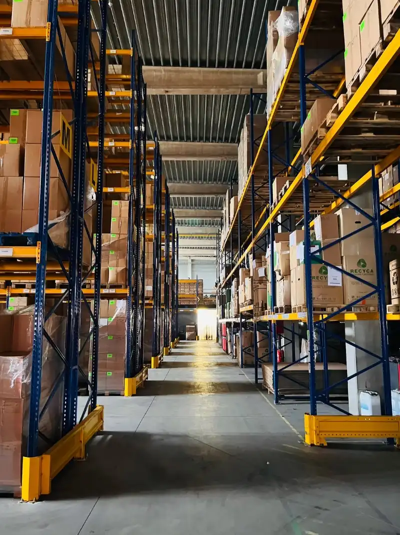 Magazijn met kantoor te huur foto 3