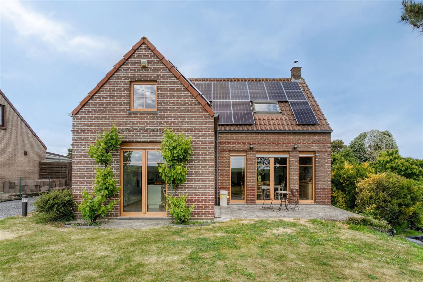 Charmante villa in groene omgeving !!!  foto {{pictureIndex}}
