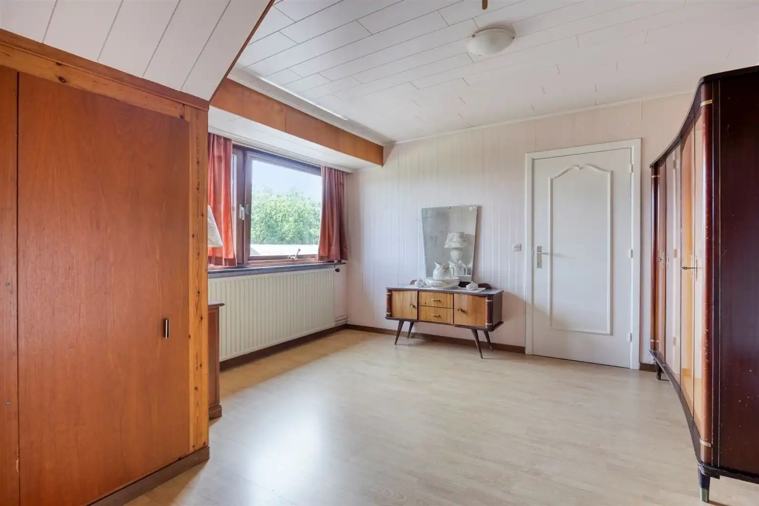 Vrijstaande woning met 4 slaapkamers, ruime tuin en garage op een riant perceel van 9a99ca, rustig gelegen nabij het centrum van Maaseik.  foto 14