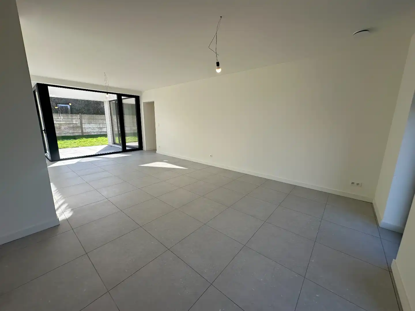 Ruim gelijkvloers appartement met groot terras en privé tuin in Alken foto 3