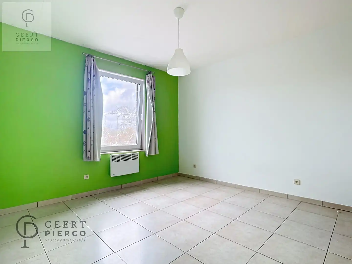 Ruim appartement met twee slaapkamers, kelder en ondergrondse staanplaats. foto 12