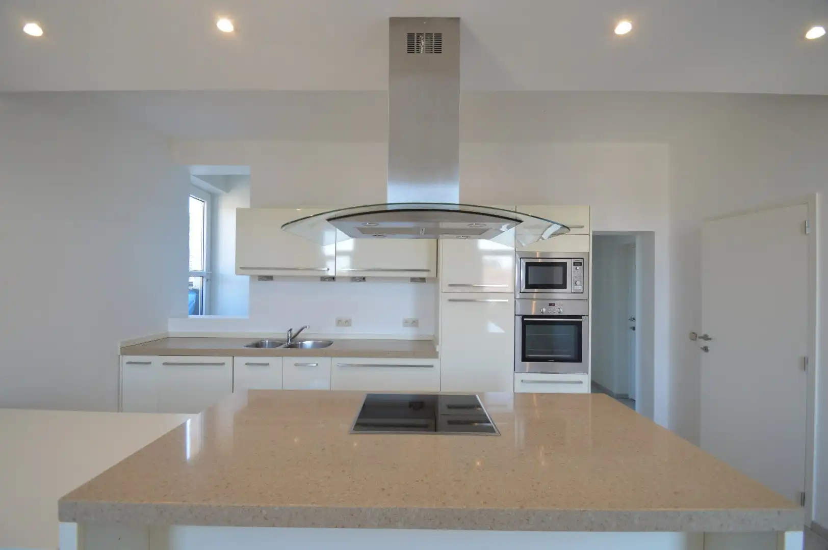 Uniek en luxueus duplex appartement (169 m²) met dakterras in de prachtig gerestaureerde historische "Hof de Mean" foto 4