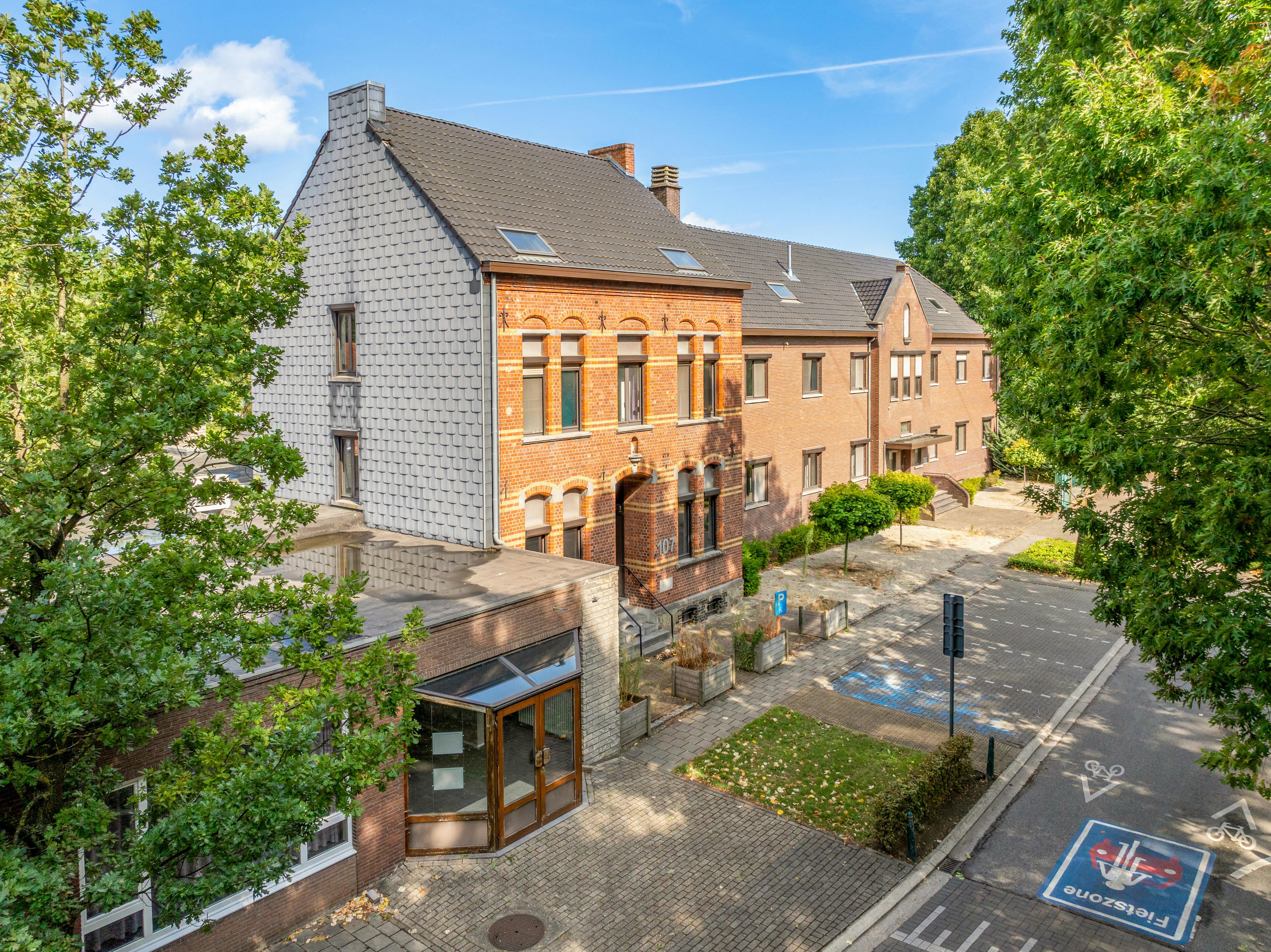 Uniek commercieel pand, klooster ‘Royer Heide’ in Diepenbeek foto 2