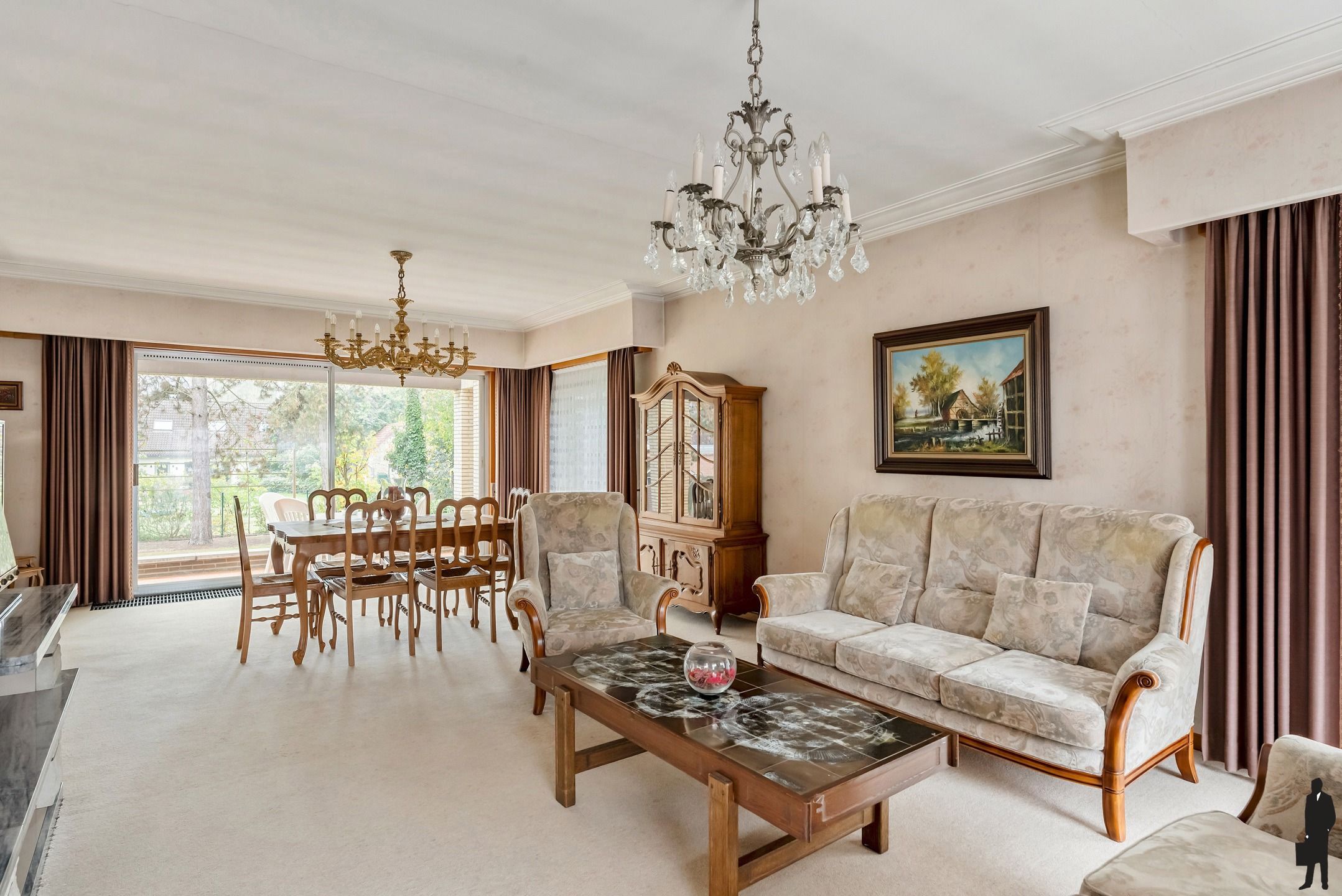 Ruime en rustig gelegen villa (341 m²) met 5 slk op een mooi perceel van 942 m². foto 7