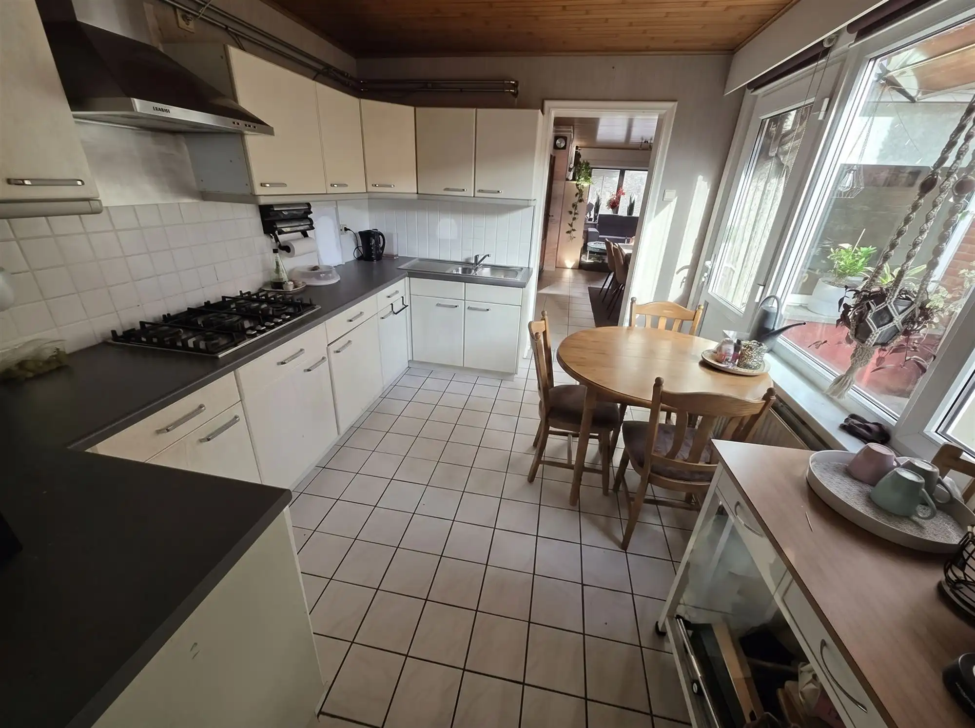 Gezinswoning met 4 slaapkamers en zonnige tuin foto 6