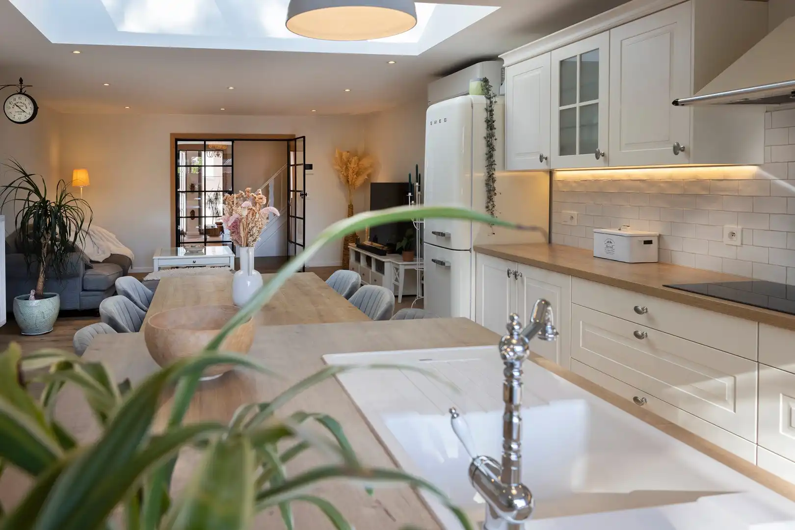 Ruime, energiezuinige burgerwoning met 2 garages. foto 8