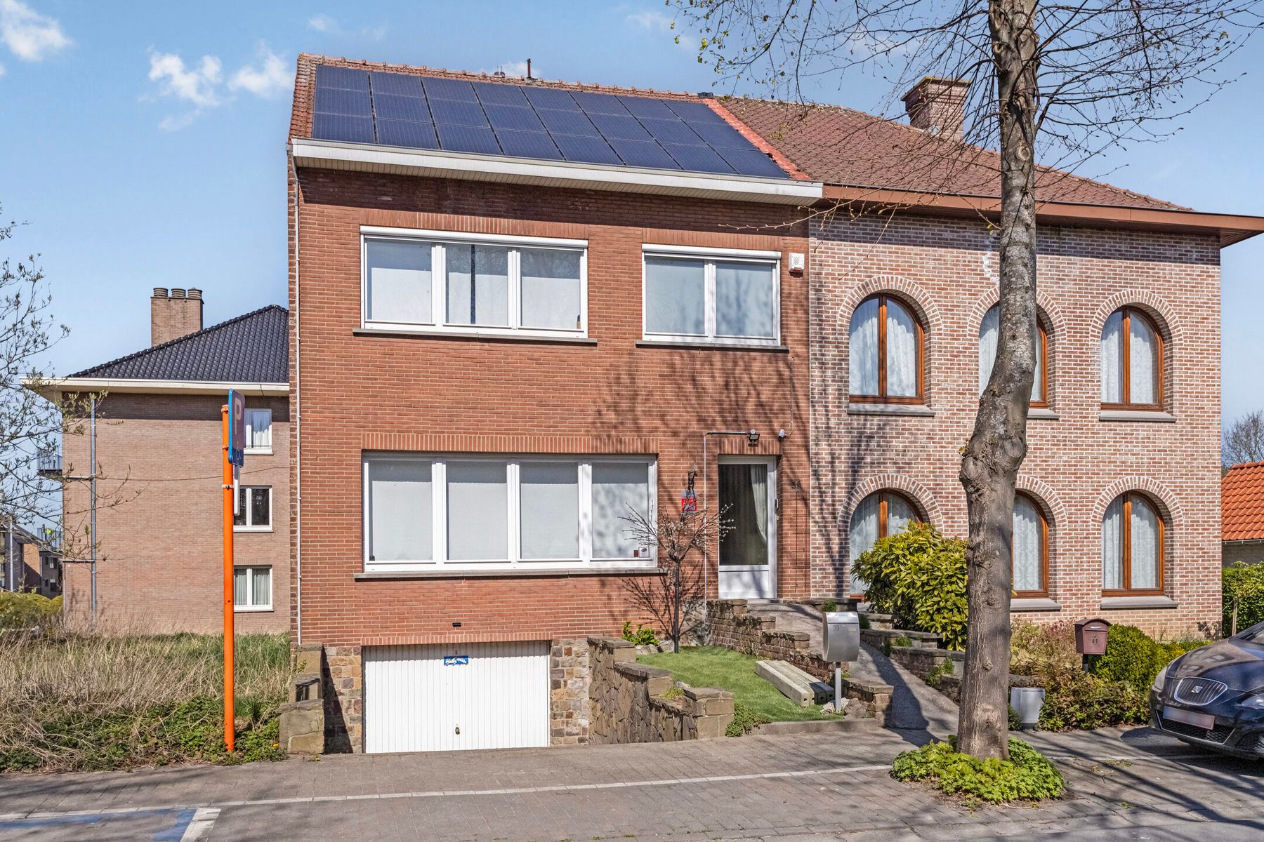 Ruime gezinswoning op rustige locatie te Halle foto {{pictureIndex}}
