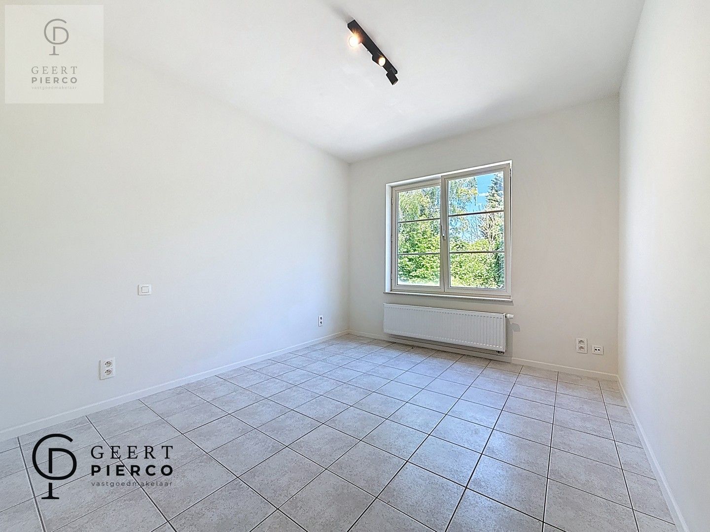 Knap gerenoveerd appartementsgebouw foto 13