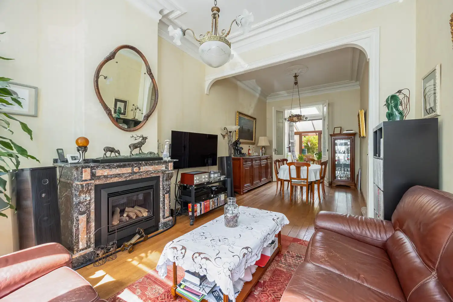 Karaktervolle, instapklare herenwoning met heerlijke stadstuin op toplocatie te Antwerpen-Zuid foto 6