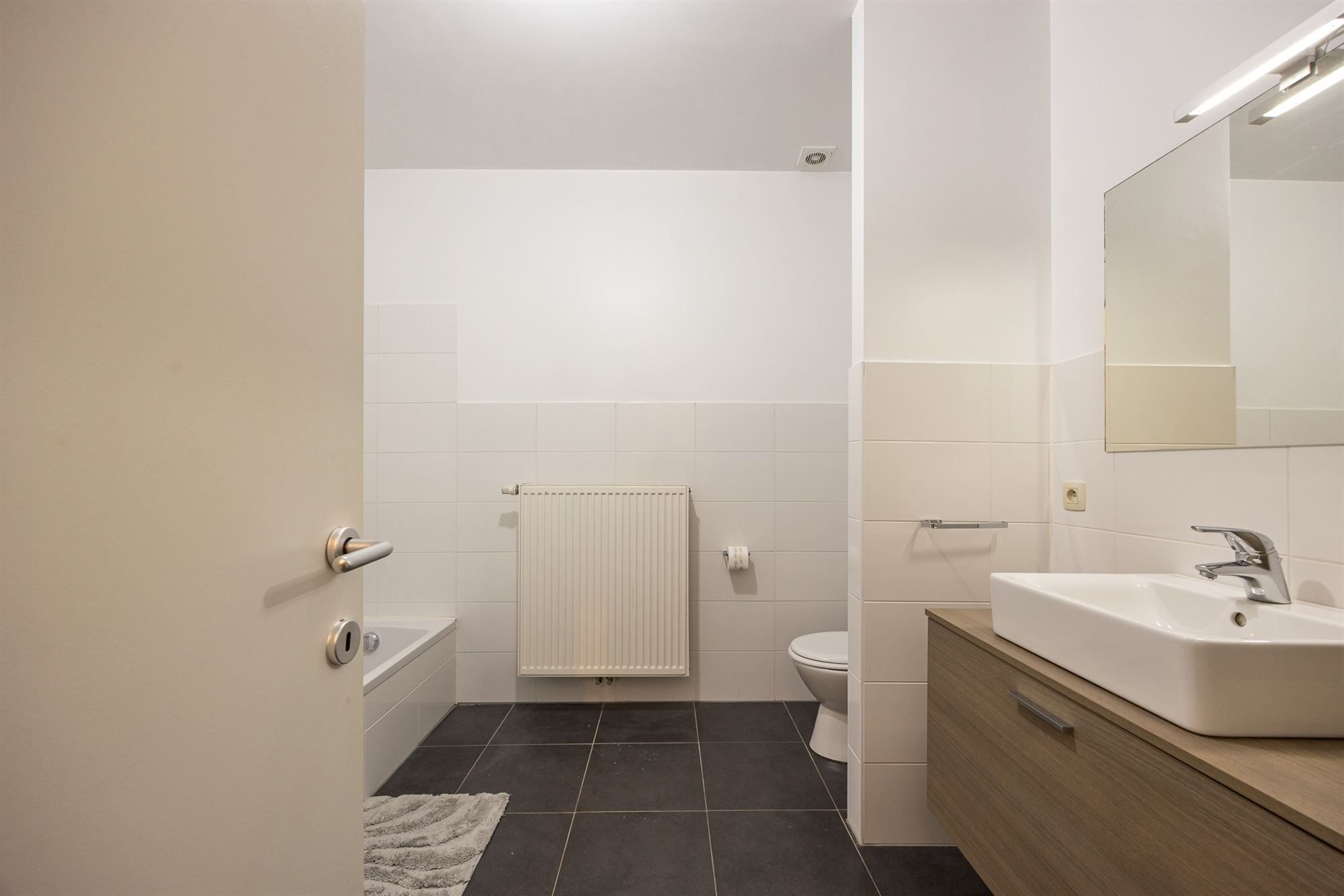 Ruim en lichtrijk 2 slpkr. app. met terras op TOPlocatie foto 11