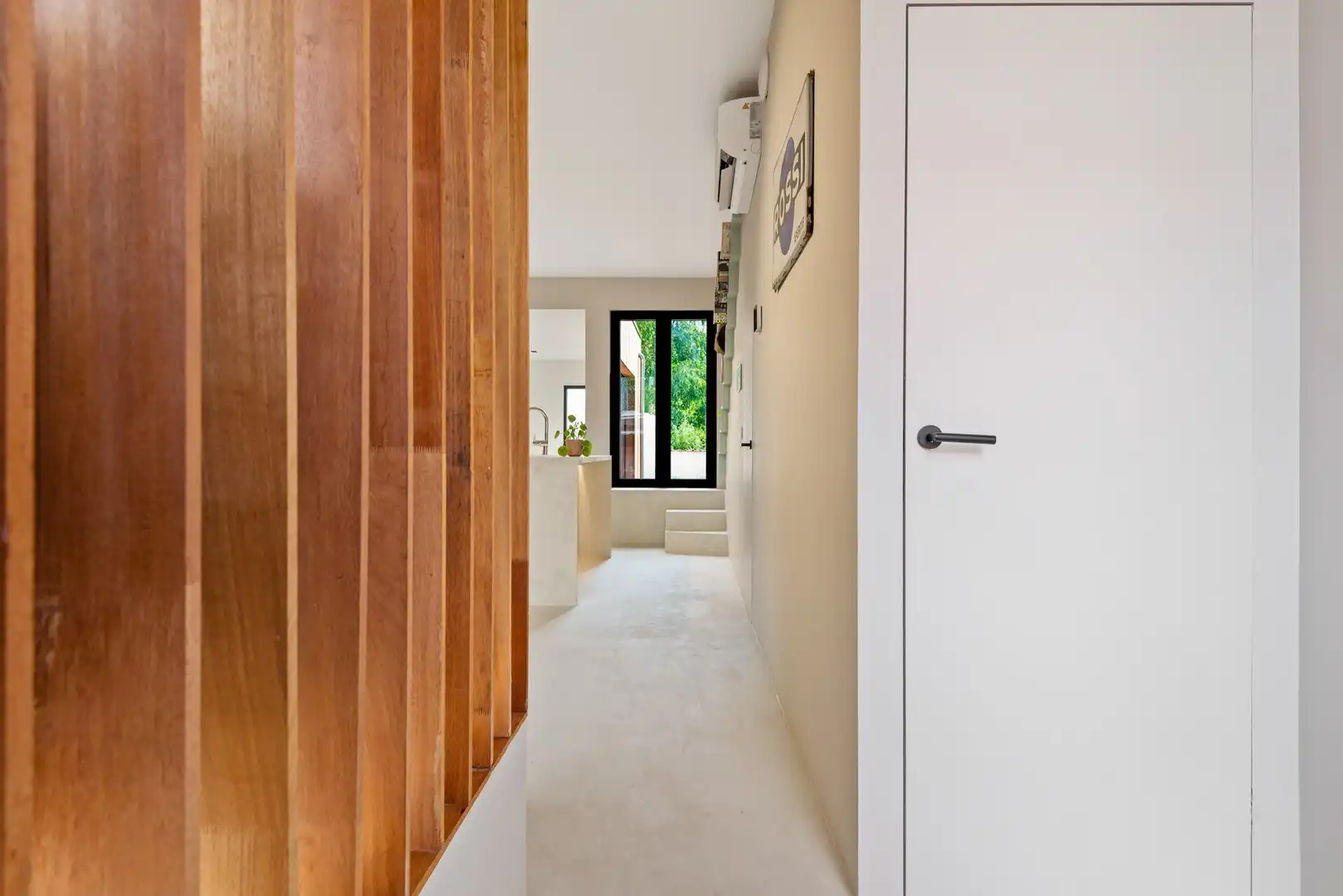 Prachtig gerenoveerde woning met gezellige en zonnige buitenruimte in rustige eenrichtingsstraat foto 4