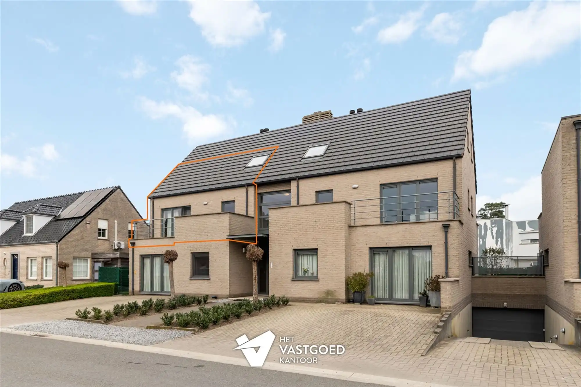 ZEER RUIM DUPLEX APPARTEMENT (149M²) MET 3 SLAAPKAMERS, TERRAS EN 2 AUTOSTAANPLAATSEN TE HAM foto 21