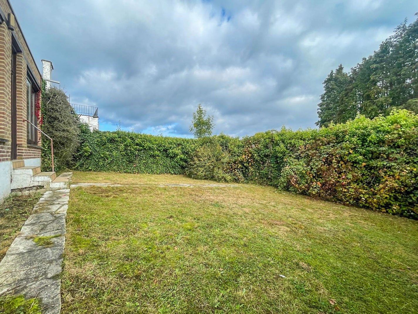 Te renoveren viergevelwoning met tuin foto 6