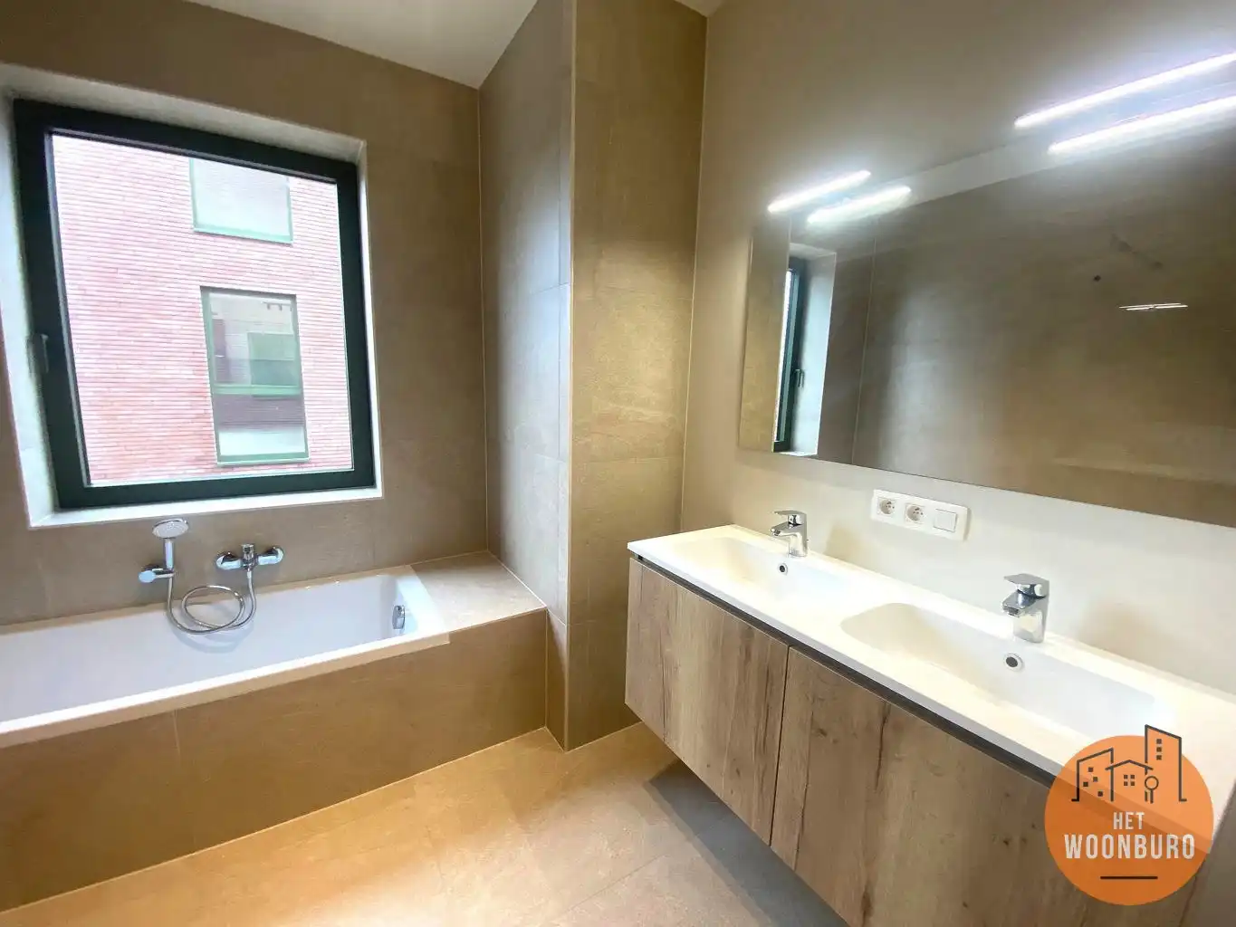 Nieuwbouw appartement 2 slpks met terras en tuintje foto 6