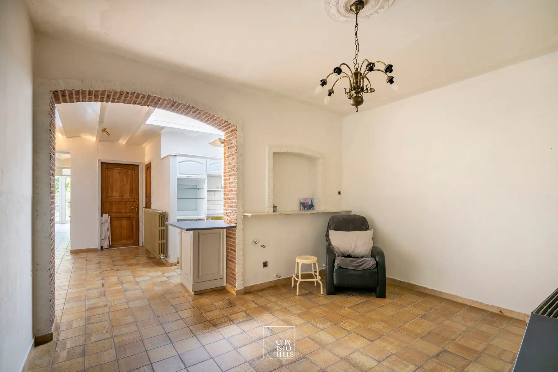 Ruime woning (199 m²) met tuin en tal van renovatiemogelijkheden! foto 5