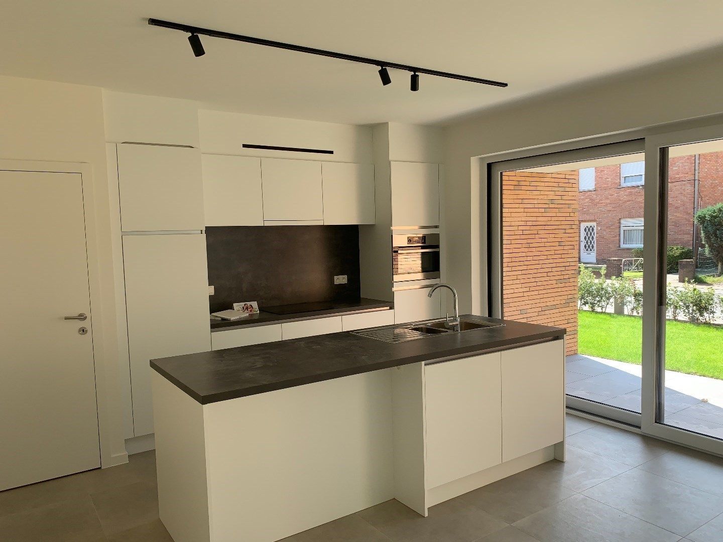 Rustig gelegen 2-slaapkamer appartement met open staanplaats foto 1