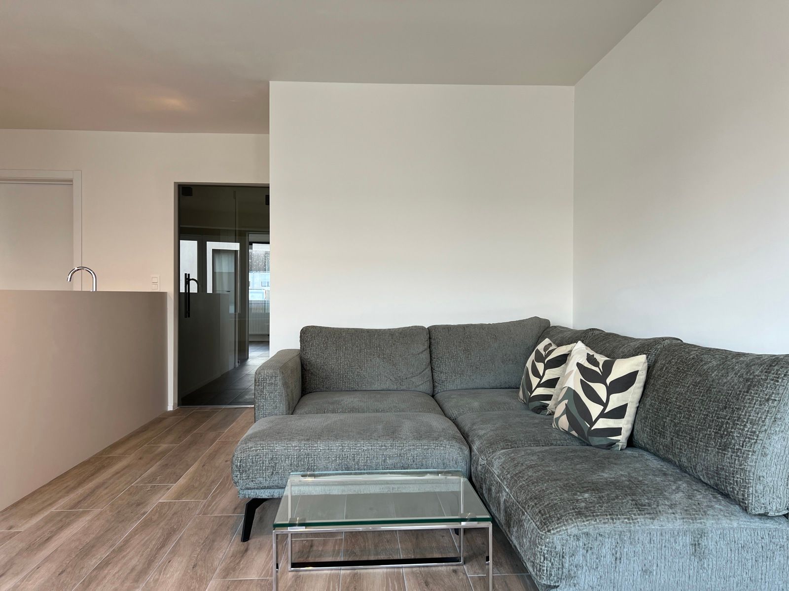 INSTAPKLAAR TWEESLAAPKAMER-APPARTEMENT TE HUUR - LIEDEKERKE! foto 4