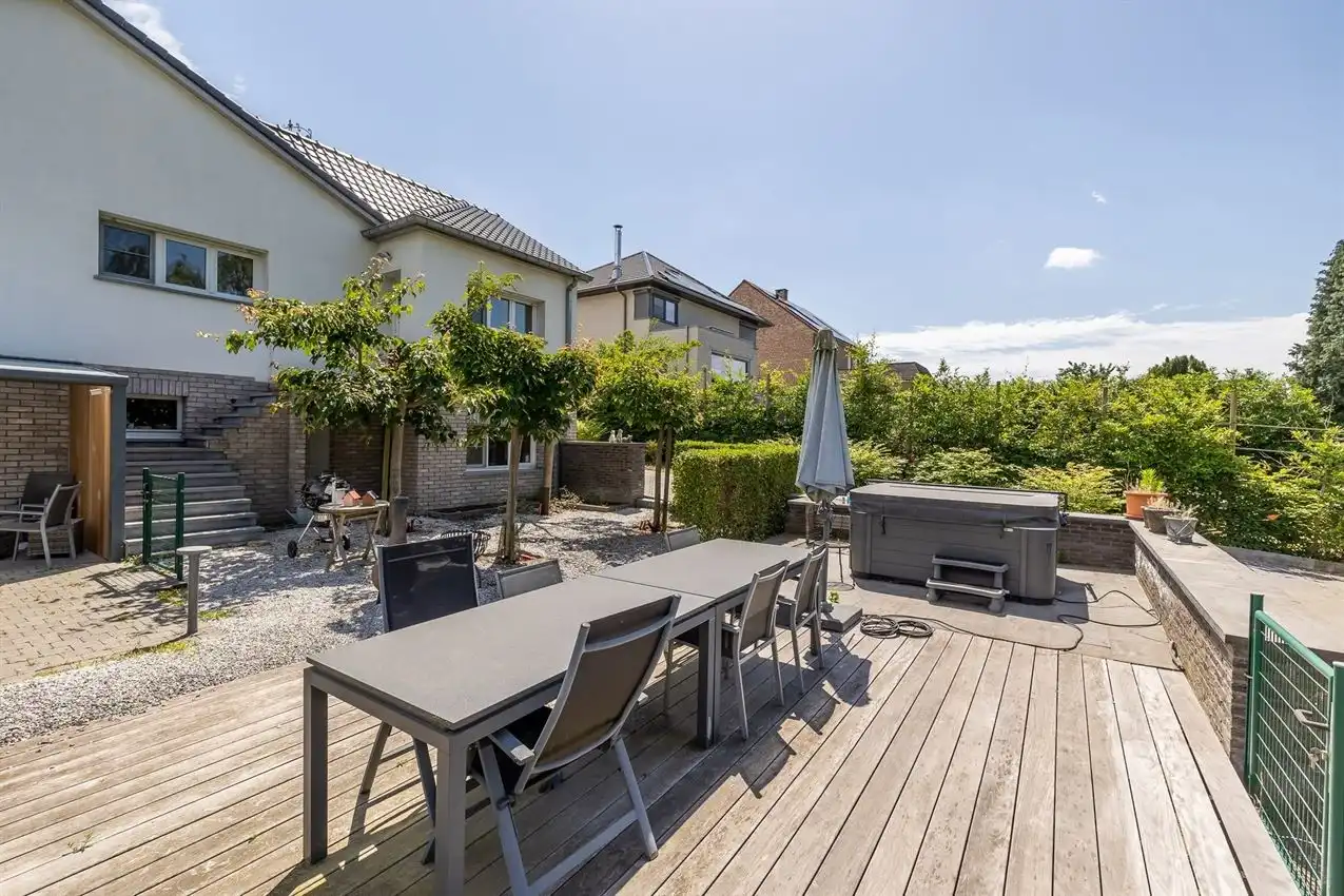 Grote tuin, zee aan ruimte en tot 5 slaapkamers foto 20