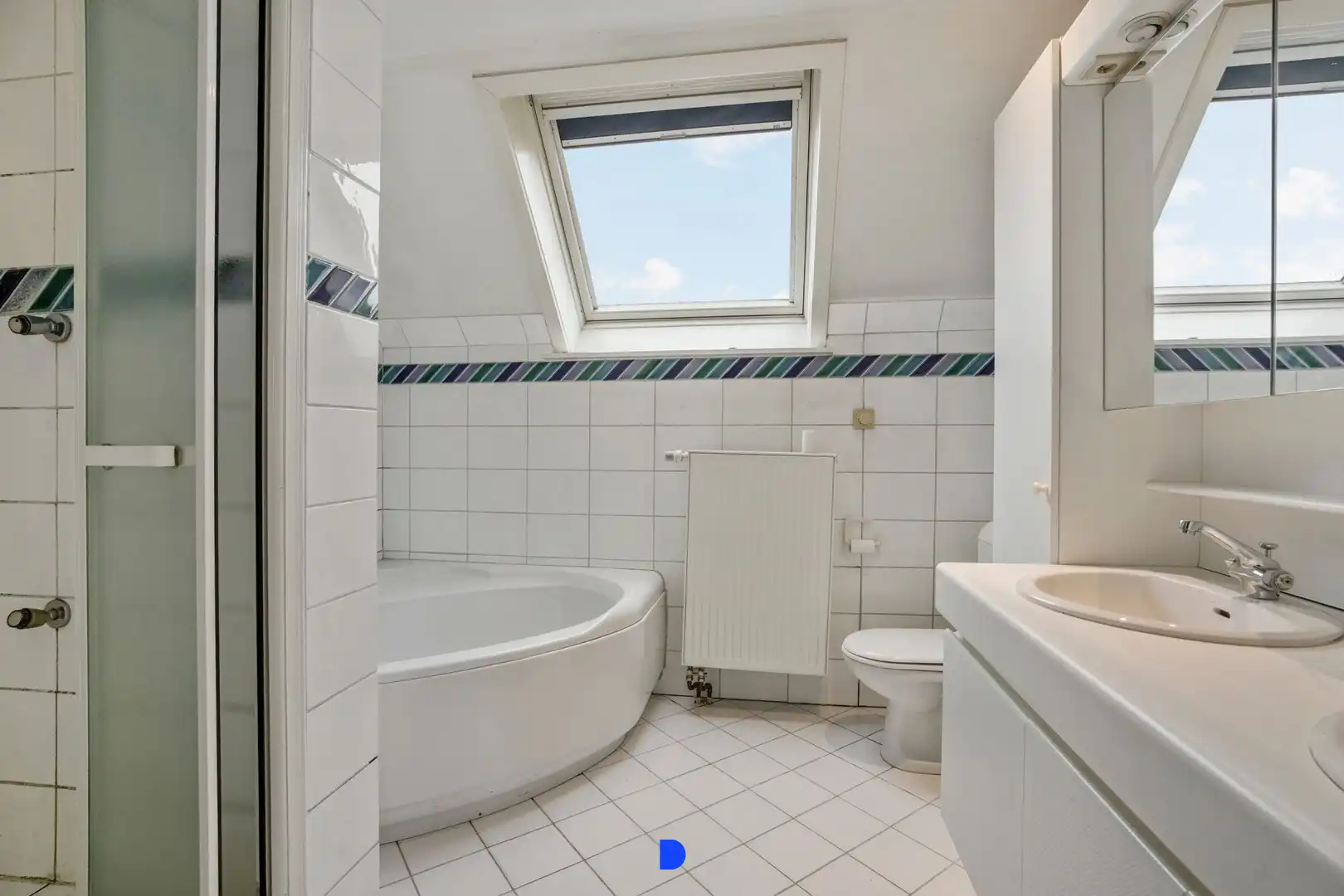 Handelspand met woonst op commerciële ligging. foto 21