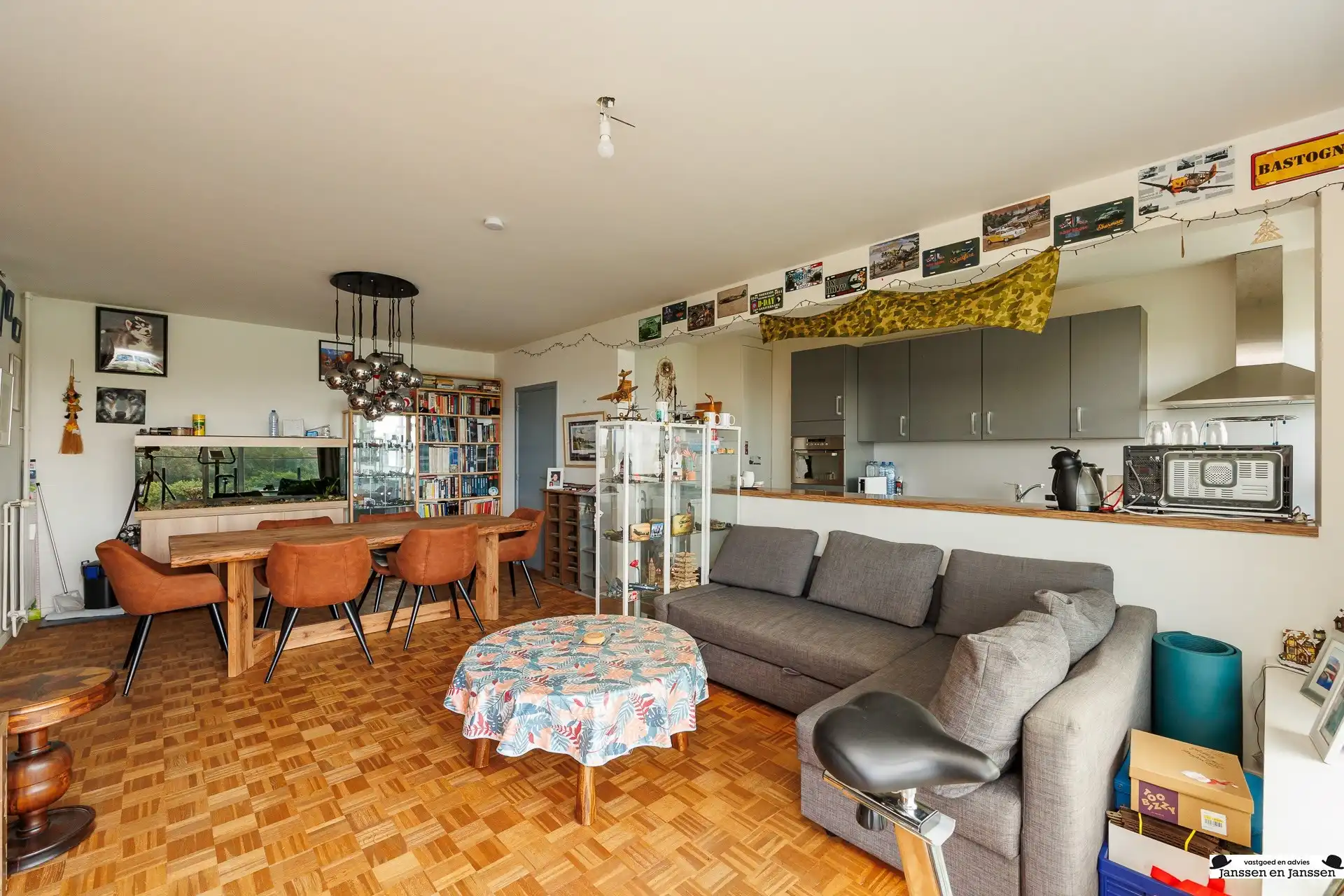 Bemeubeld 2-slaapkamerappartement met prachtig uitzicht! foto 4