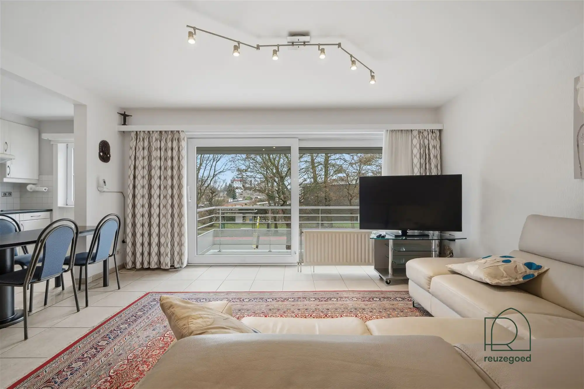 Licht en verzorgd appartement met 2 slaapkamers nabij de vernieuwde Huygebaertsite foto 4