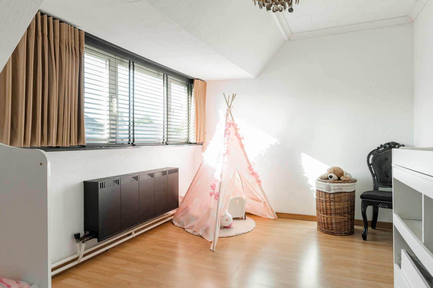 Prachtige gerenoveerde 3 slaapkamer woning nabij de Nederlandse grens! foto 25
