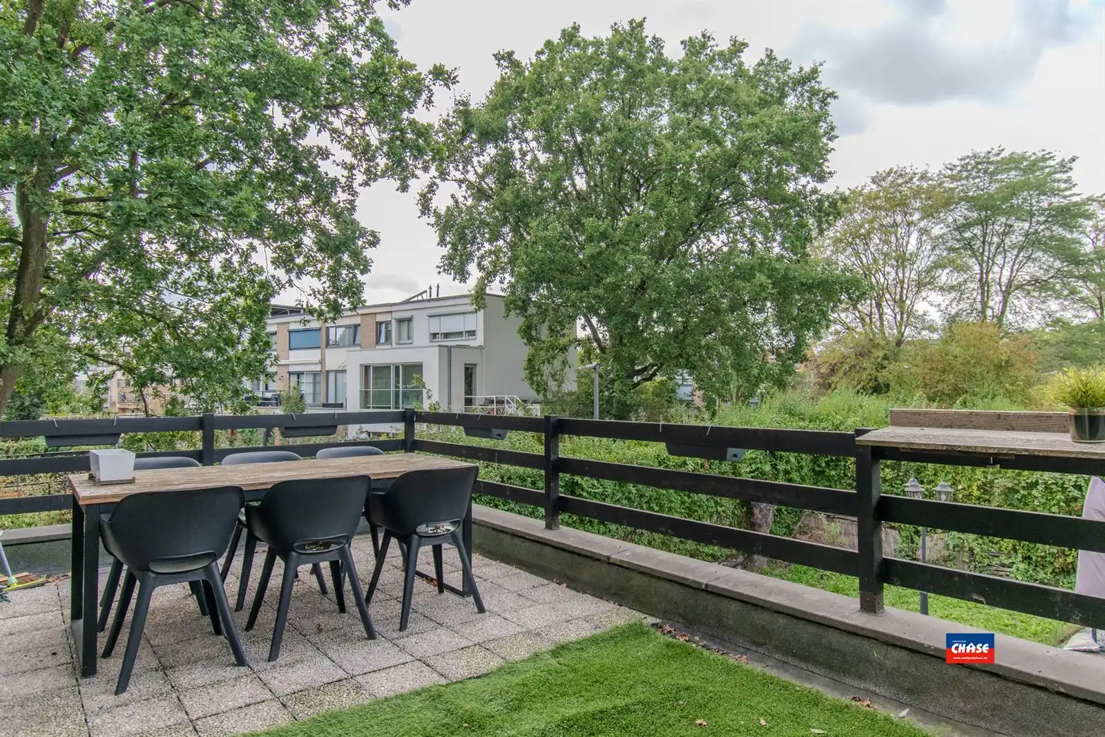 Bel-étage met 4 slaapkamers, grote oprit, garage, grote tuin en groot terras foto 14