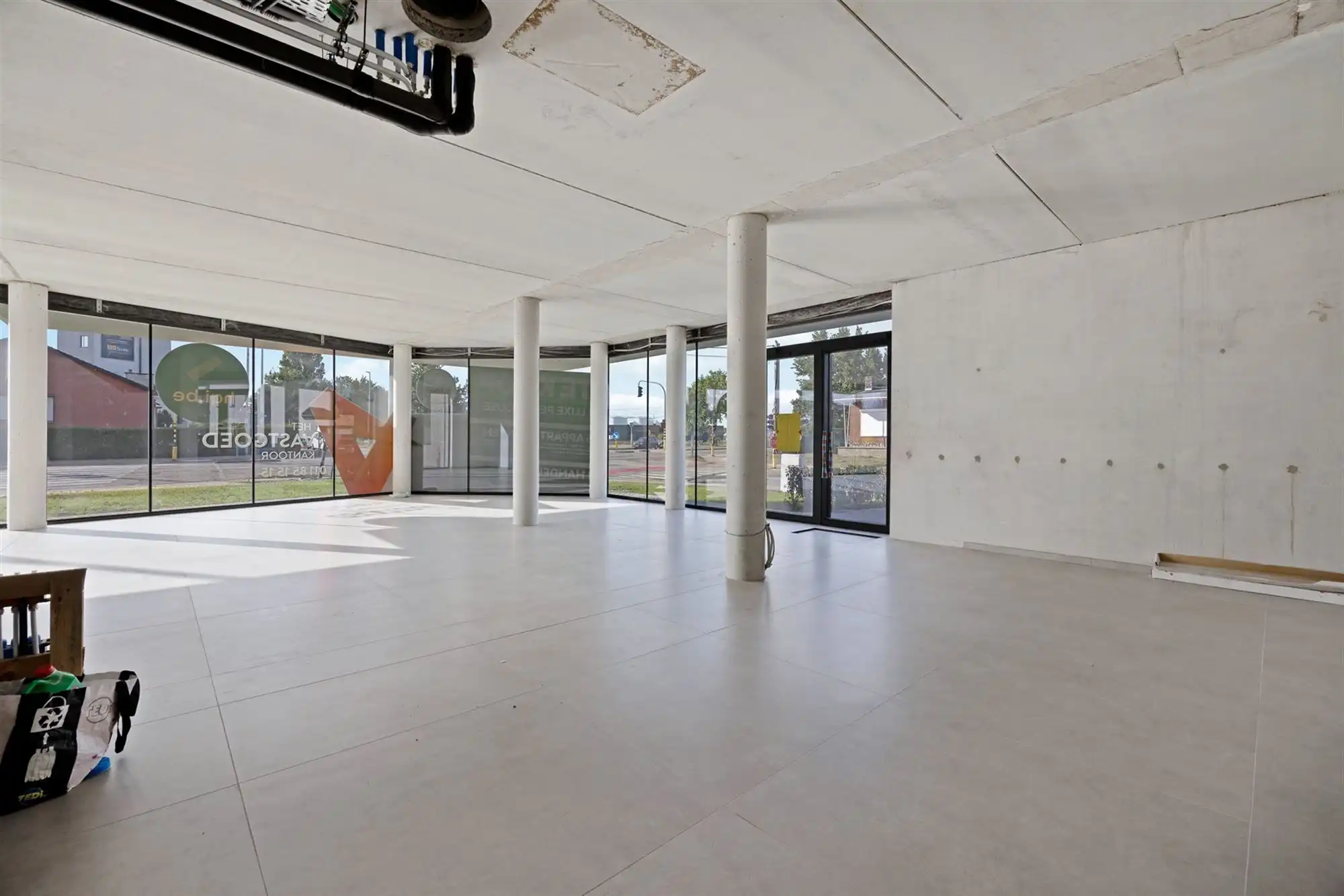 HANDELSPAND VAN 112M² MET 4 AUTOSTAANPLAATSEN OP COMMERCIËLE TOPLIGGING TE BERINGEN! foto 16