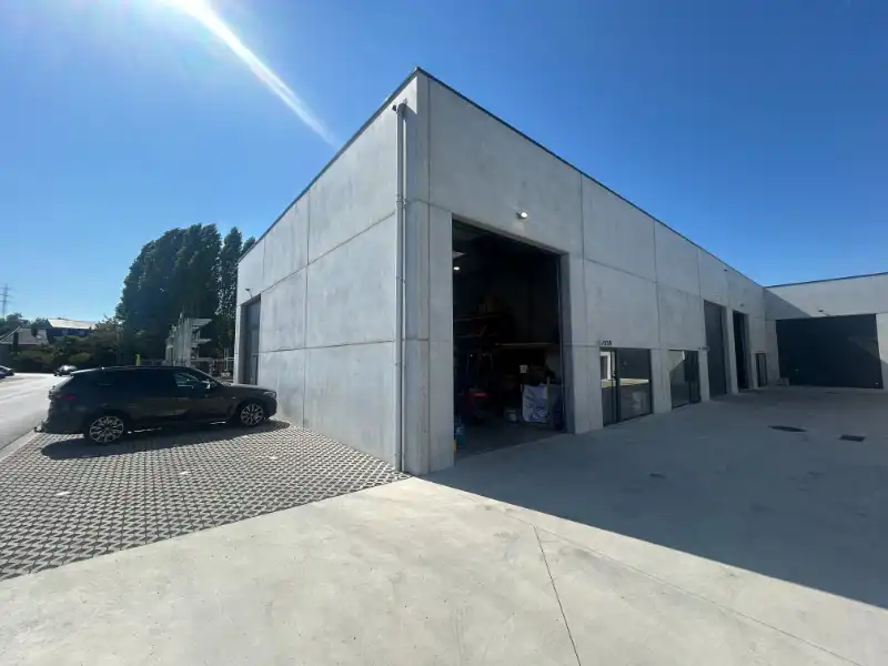 Recent magazijn van 112 m² op toplocatie in Evergem foto 6