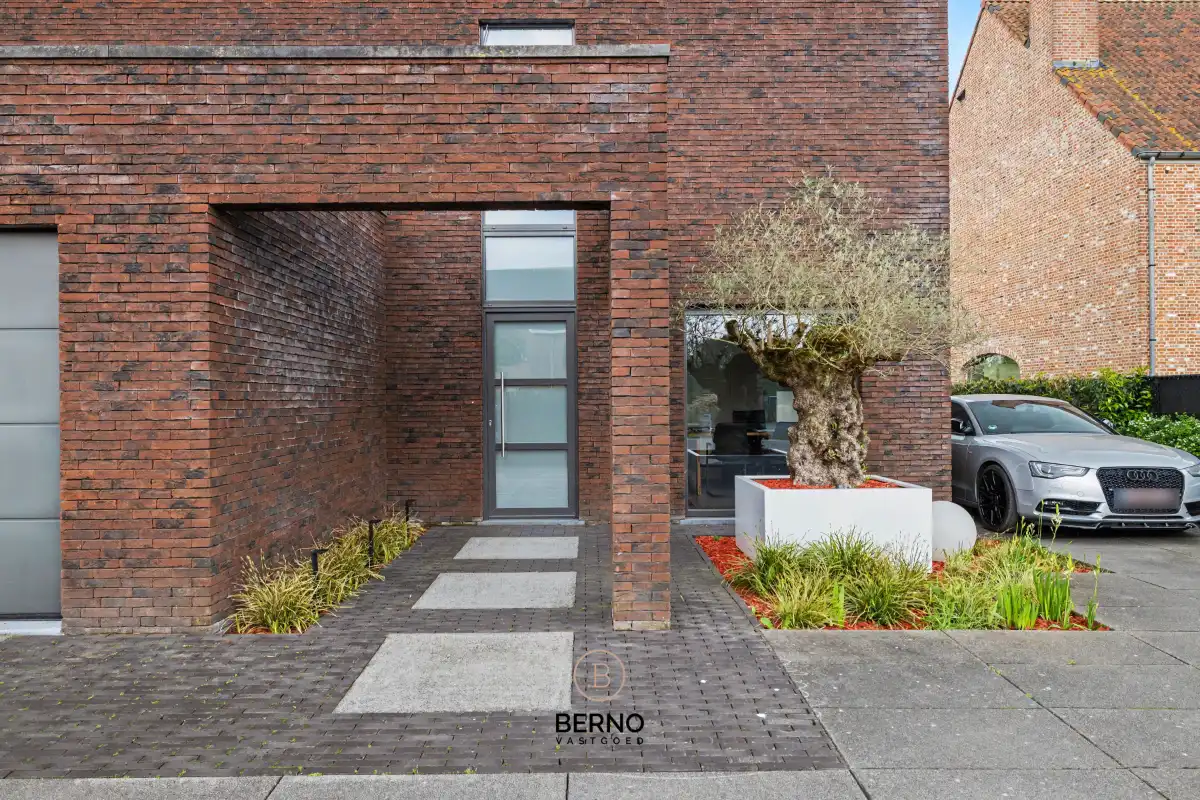Exclusieve en moderne villa met luxe afwerking foto 2