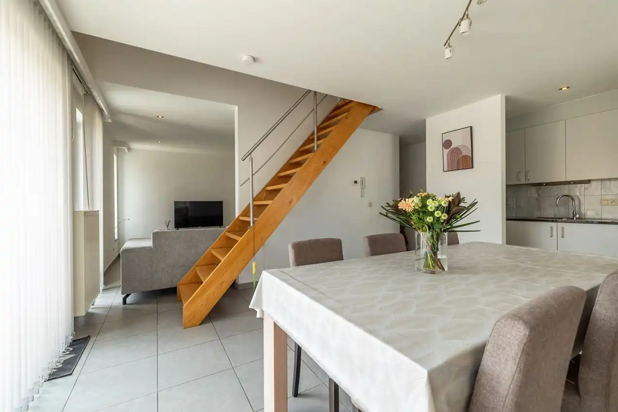 Gezellige duplex met twee slaapkamers nabij station foto 6