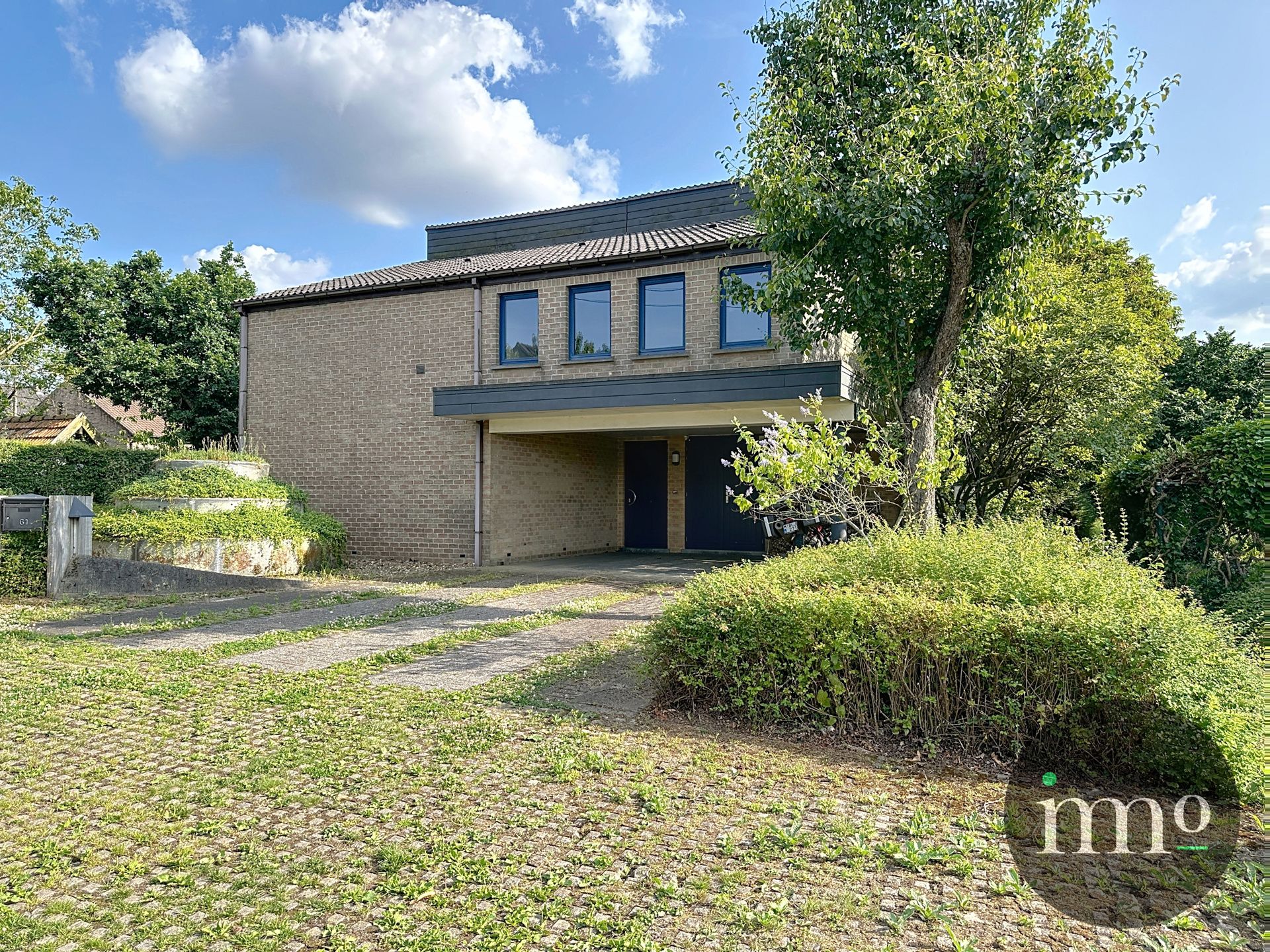 Topligging! Viergevel in groene omgeving foto {{pictureIndex}}