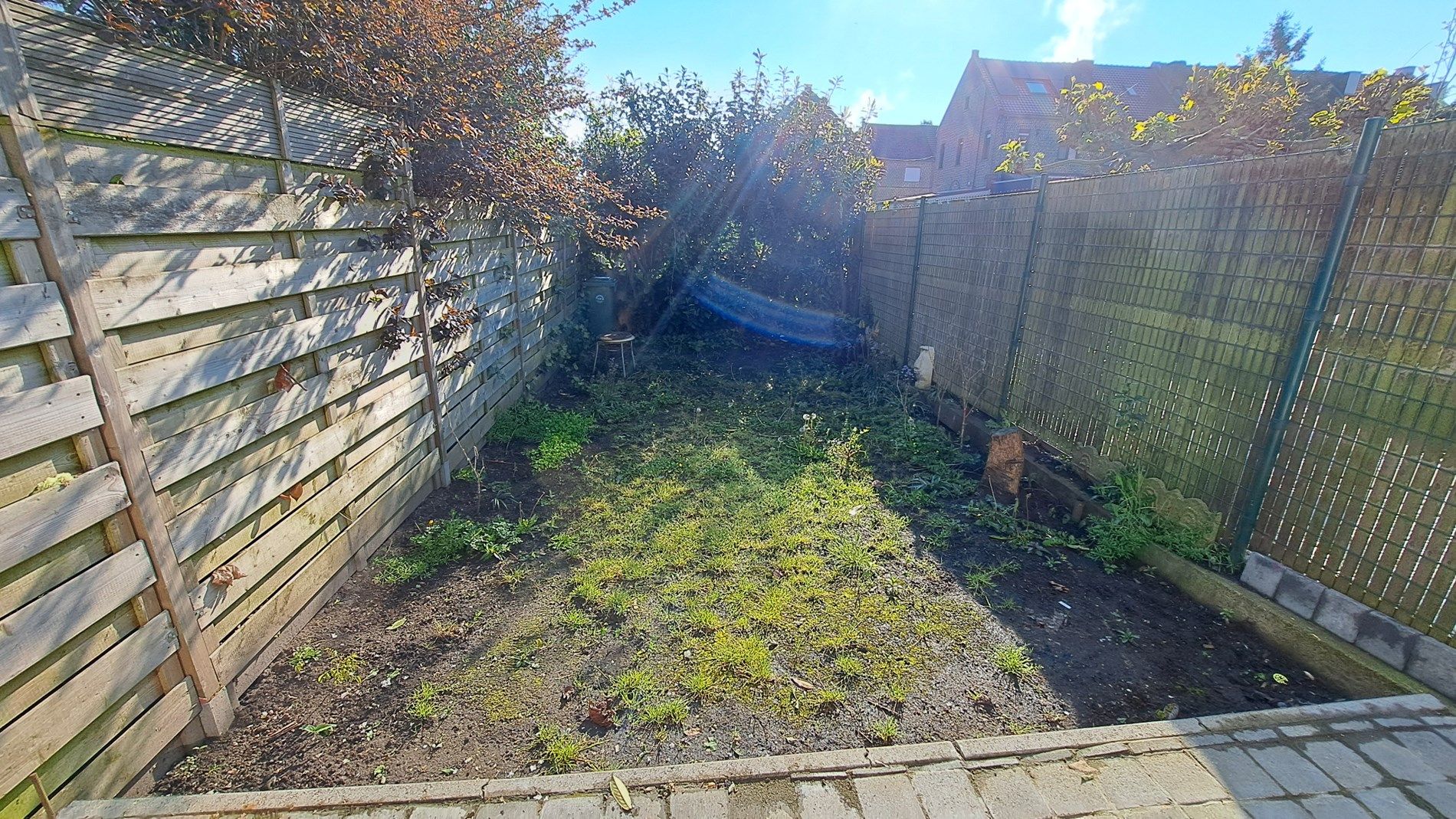 Gezinswoning met 3 slaapkamers, tuin en zeer grote kelder foto 3