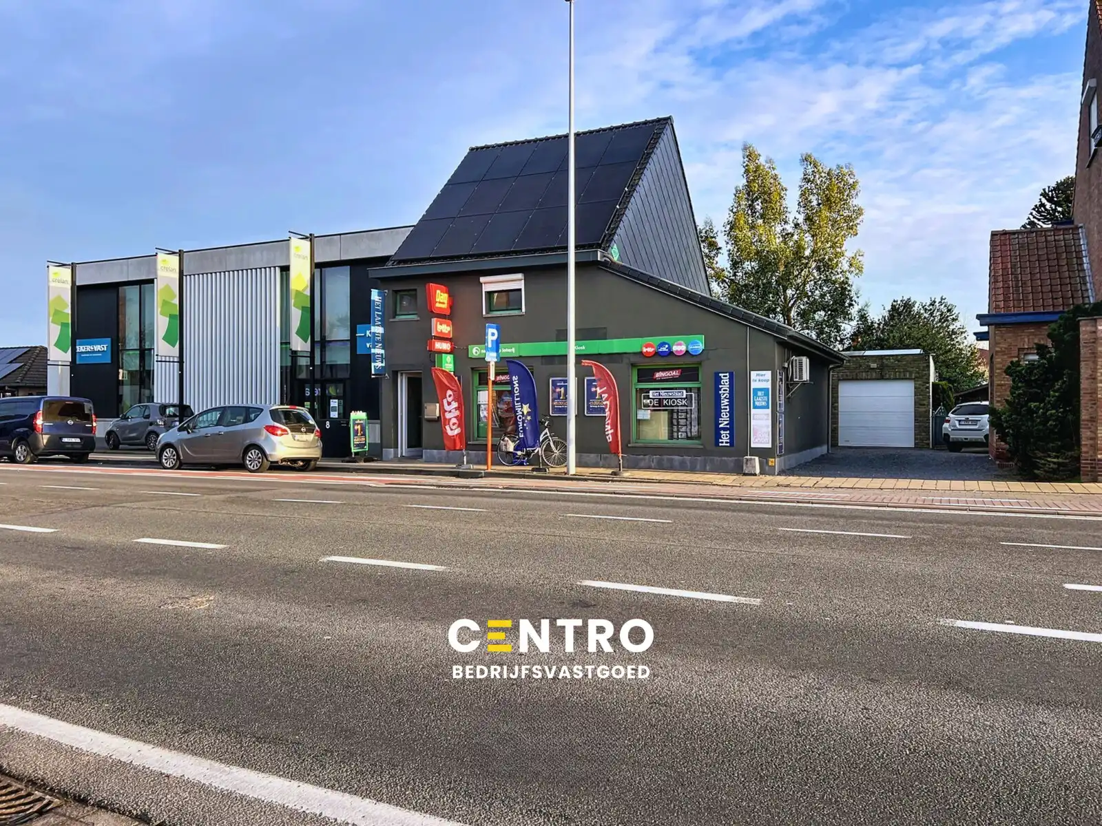 Handelsruimte met WOONST (4 slpk) en extra STALLING op een perceel van 820m² op commerciële ligging te Gistel ! foto {{pictureIndex}}