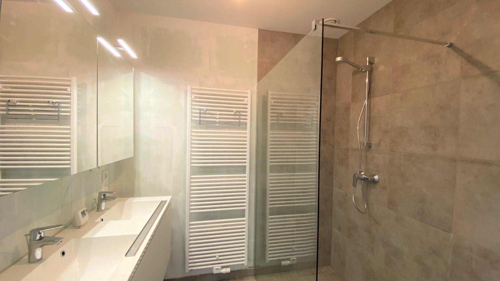 Centraal gelegen, instapklaar appartement met 2 slaapkamers foto 8