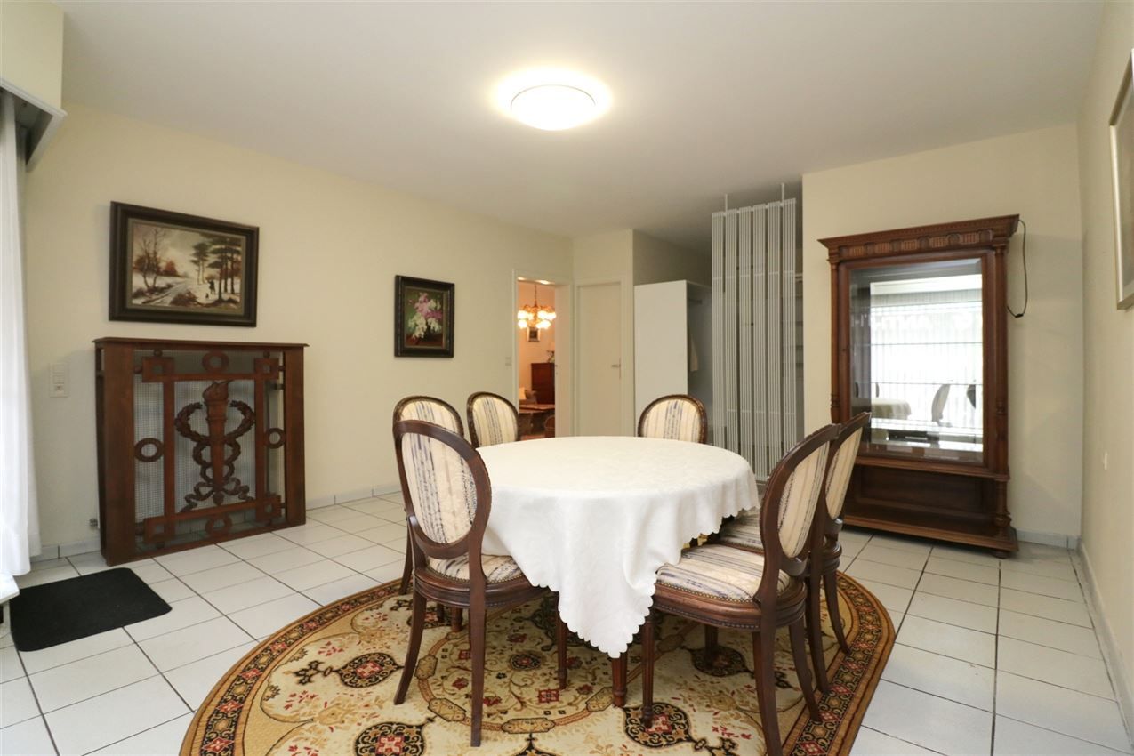 label c, nabij station, garage voor vijf wagens foto 48