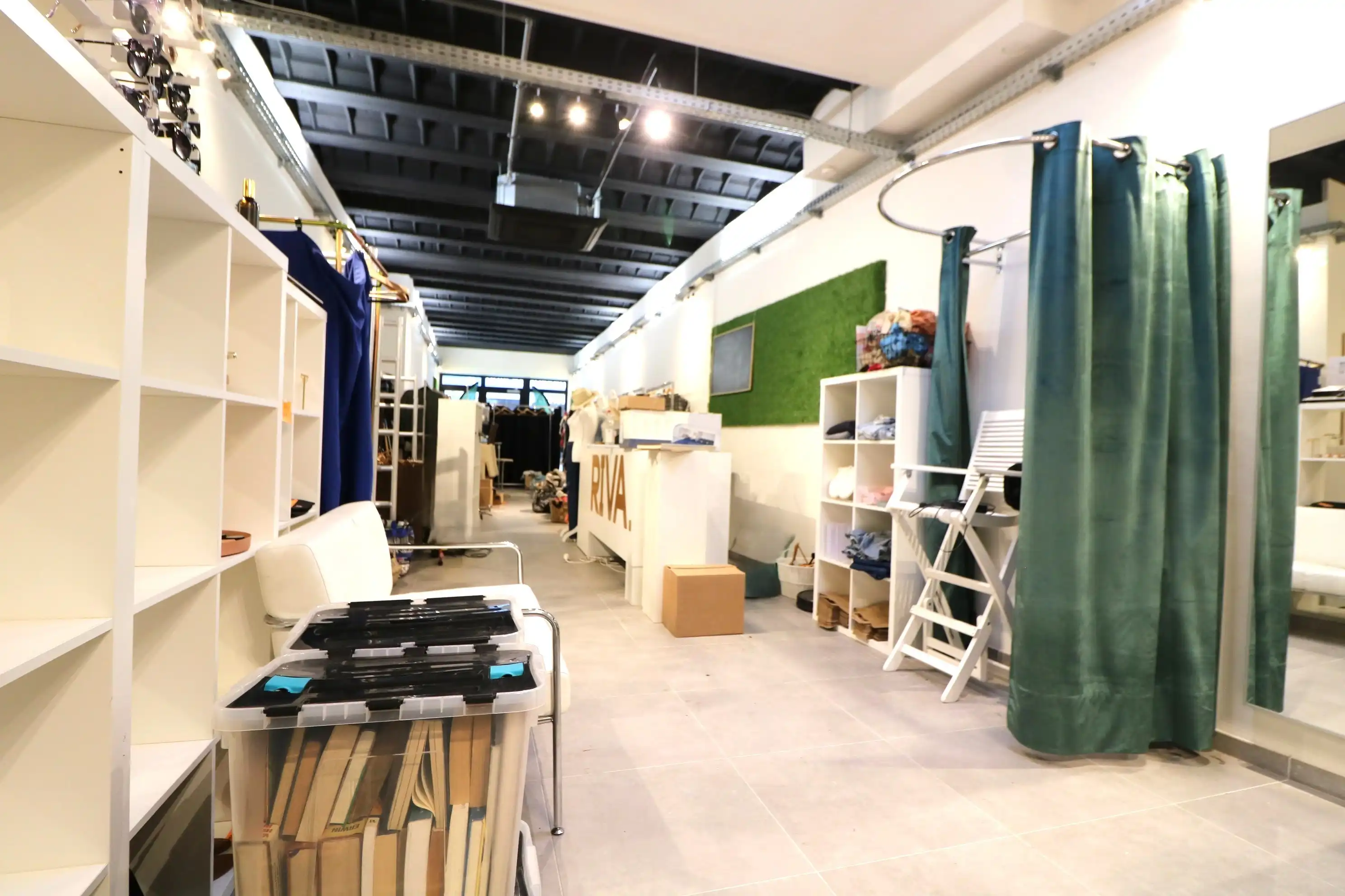 Nieuwbouw handelspand gelegen in de vernieuwde Vissersstraat. foto 3