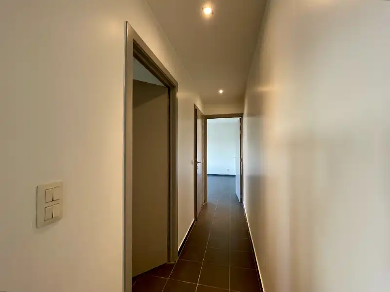 Instapklaar 1-slaapkamerappartement met zicht op het Groenplein – Zelzate foto 5