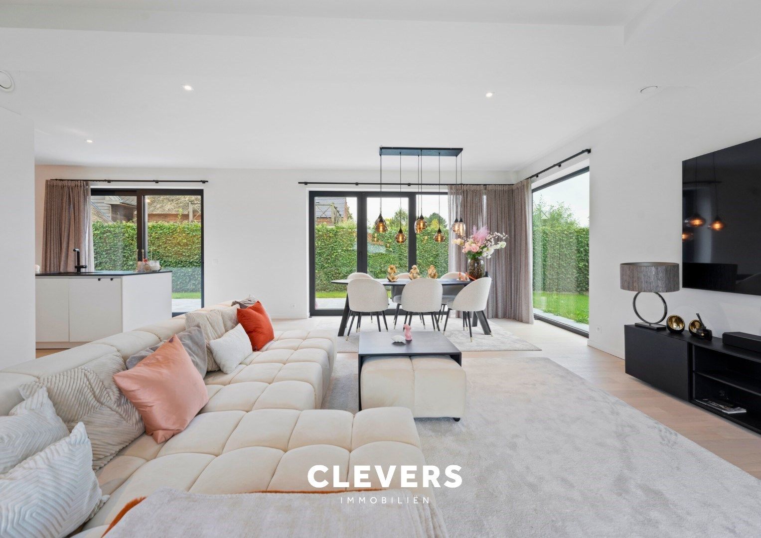 Luxueuze, moderne villa in rustige residentiële omgeving foto {{pictureIndex}}