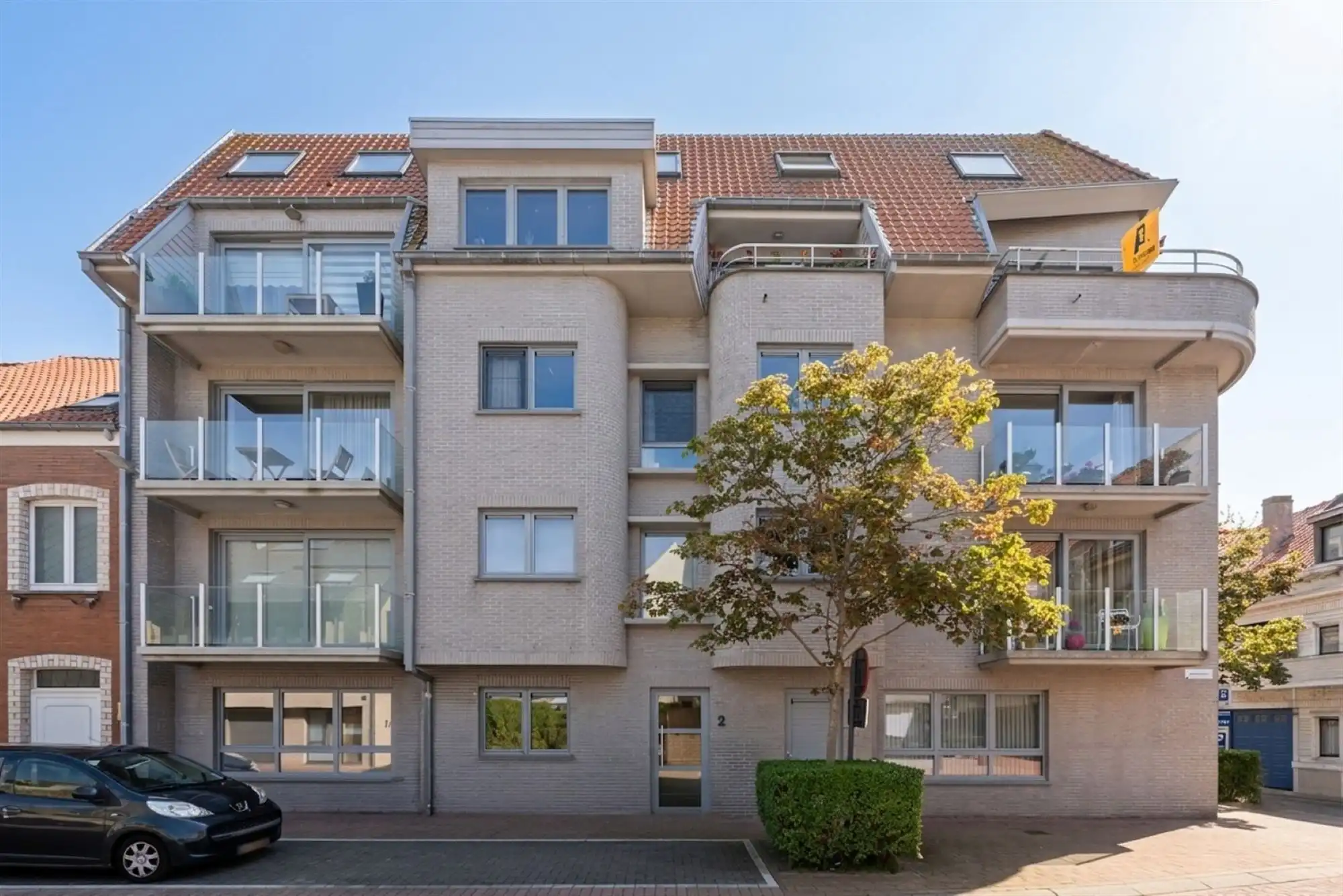 Instapklaar duplexappartement met zonneterras op toplocatie in Bredene foto 20
