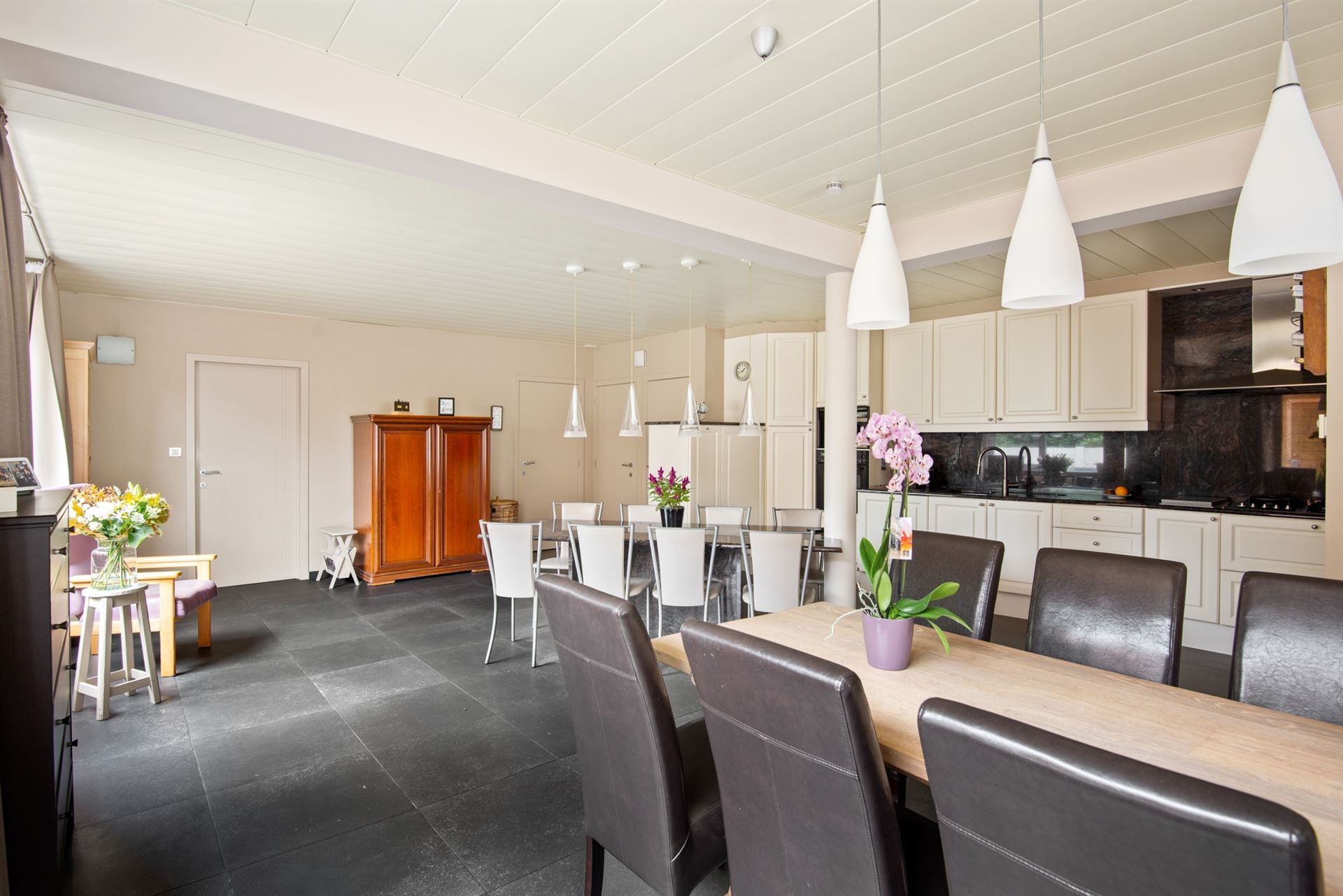 PERFECT ONDERHOUDEN WONING TE KOOP MET 4 SLPK foto 4