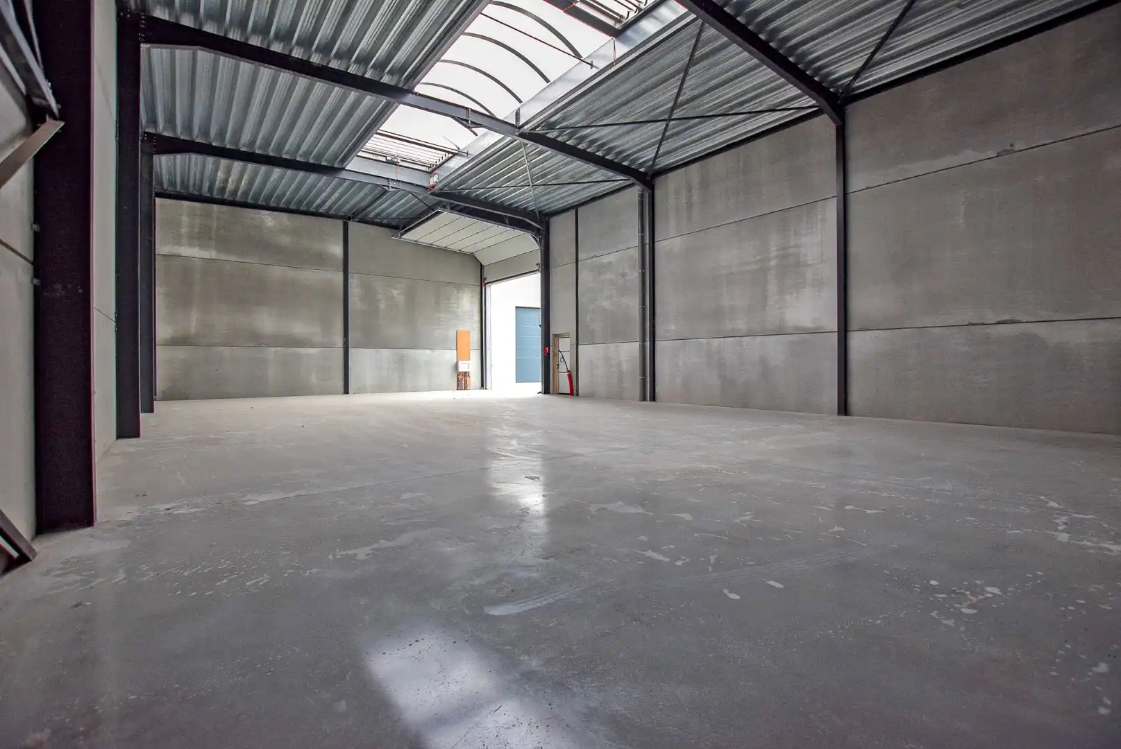 Geïsoleerde nieuwbouwloods 9F (loods 5) (249m²) te huur op een industrie- ambachtzone te Vleteren. foto 5