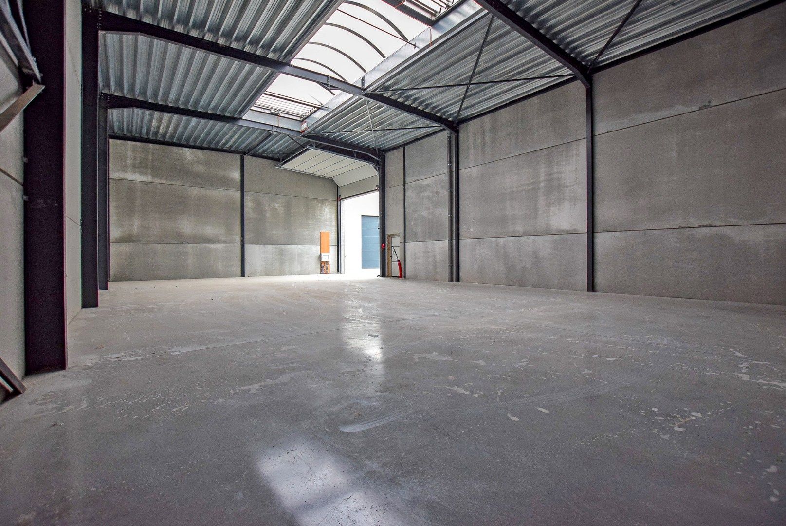 Geïsoleerde nieuwbouwloods 9F (loods 5) (249m²) te huur op een industrie- ambachtzone te Vleteren. foto 5