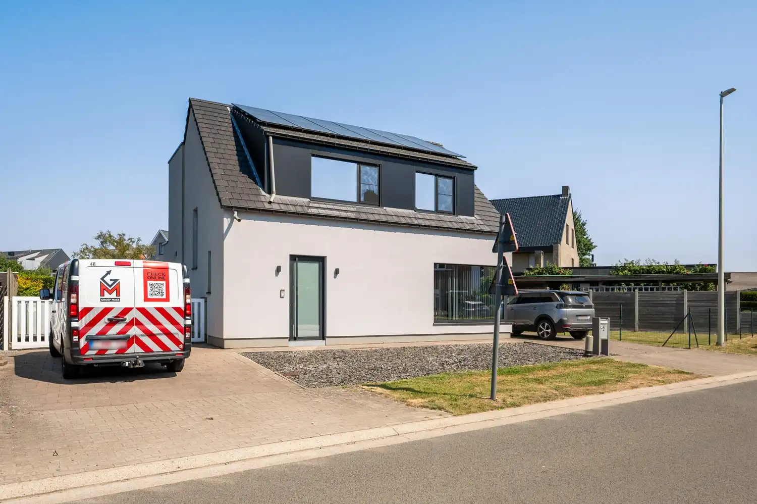 Instapklare, gerenoveerde woning met garage op toplocatie in Broechem! foto 26